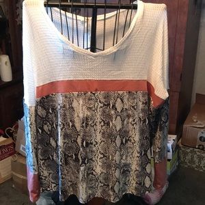 Lovely J white/mauve/snakeskin v neck top